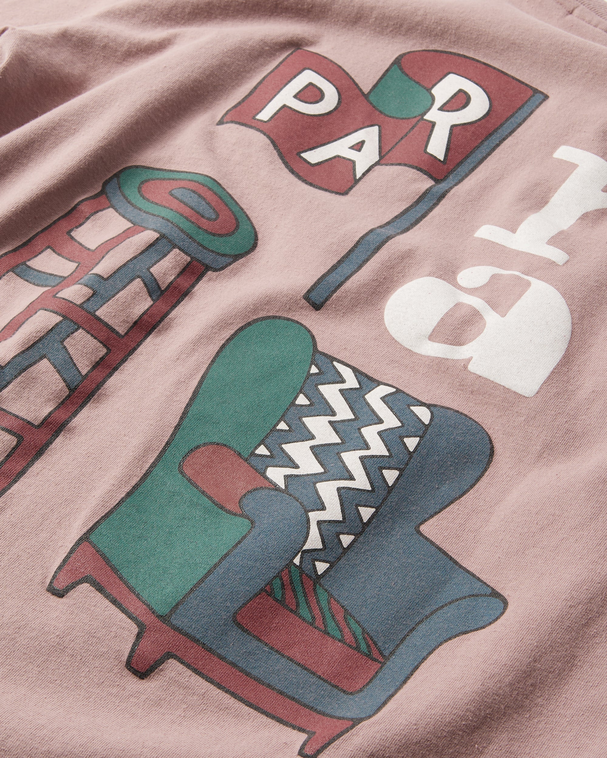 【BY PARRA】バイパラ Furniture Sale Tee BY PARRA - DUSTY PINK FURNITURE SALE T-SHIRT – LE LABO STORE