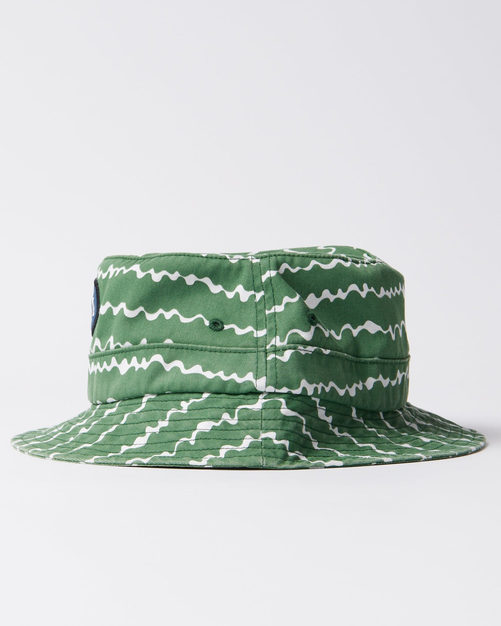 Broken waves bucket hat