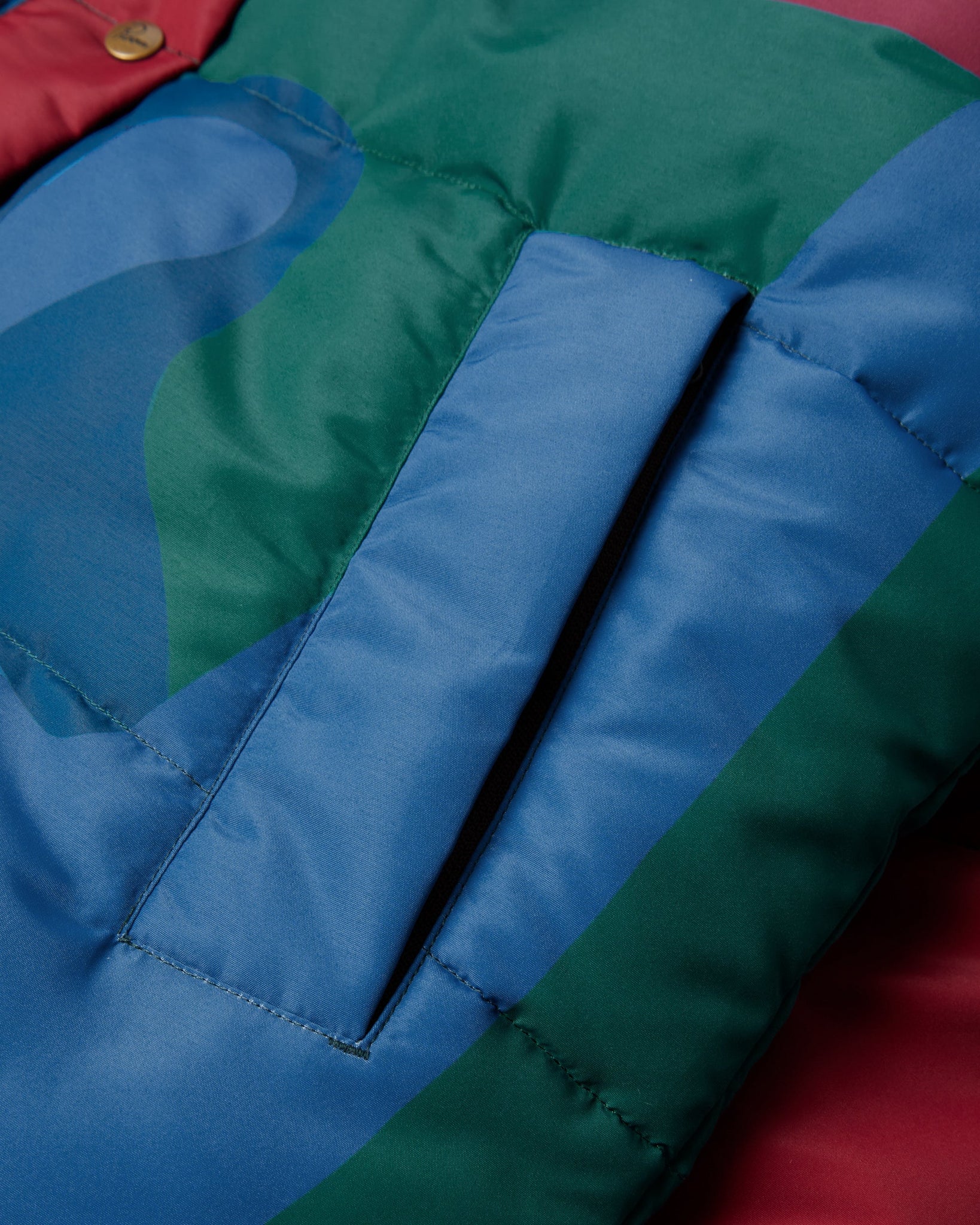 Protect the sun reversible puffer jacket