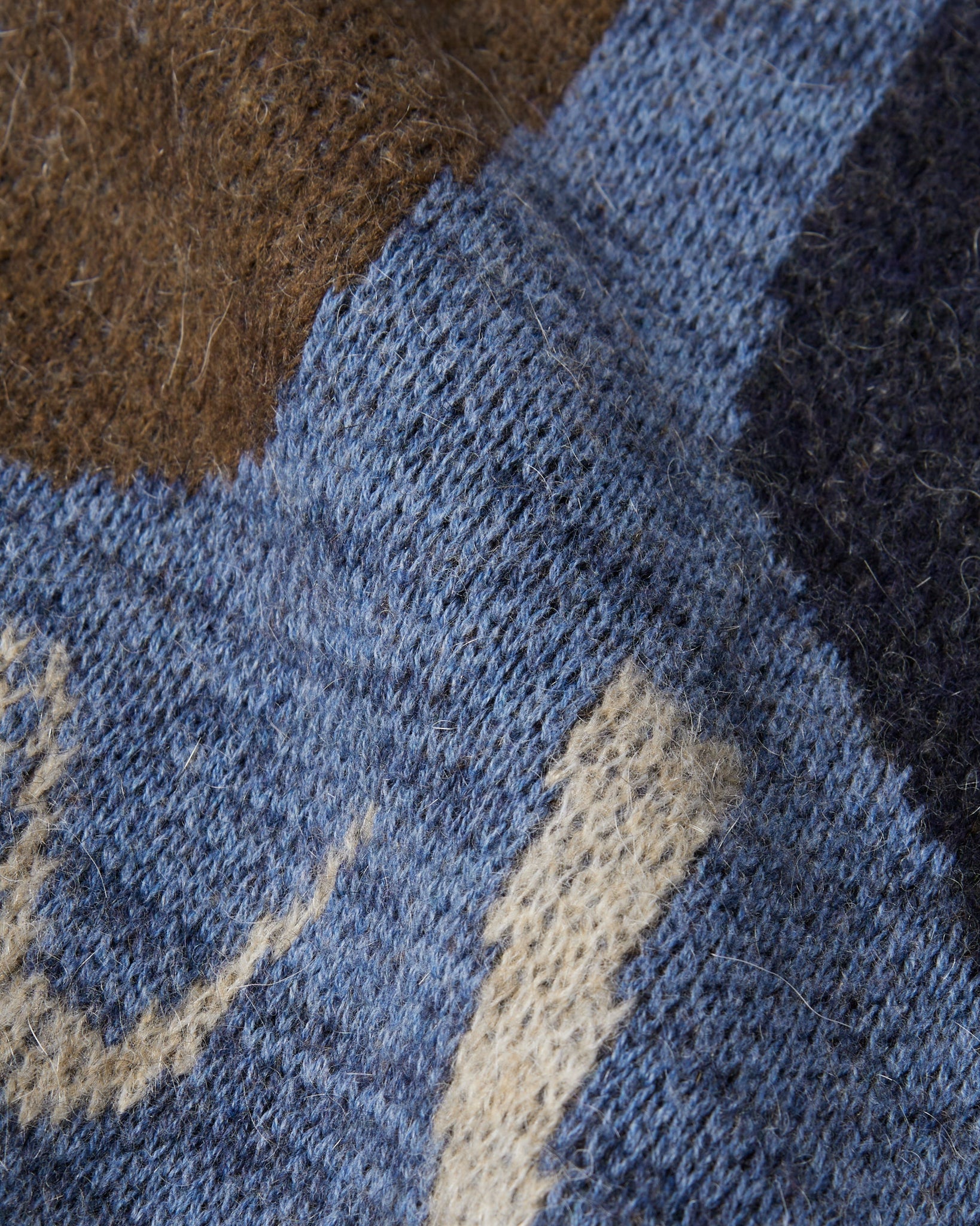 Detached knitting pullover